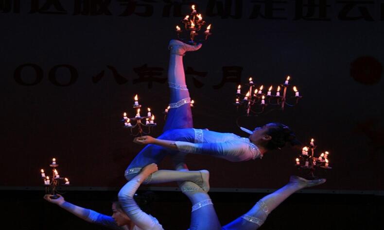  年會(huì)節(jié)目_柔術(shù)滾燈